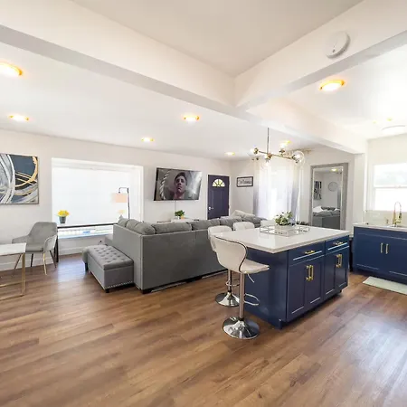 Luxury Villa With Hot Tub! Walk To Beach & Bars